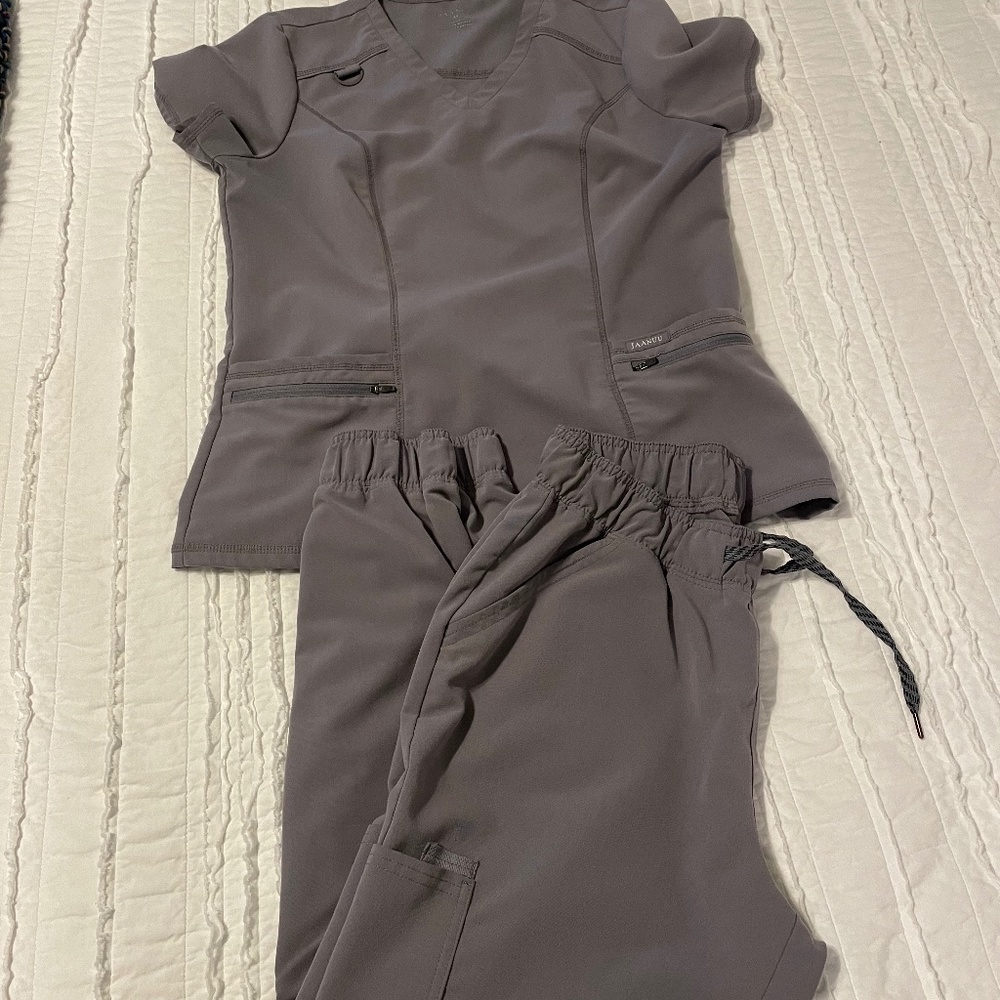 Jaanuu gray scrub set size M